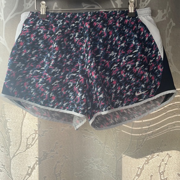 Athletic shorts - Picture 1 of 3